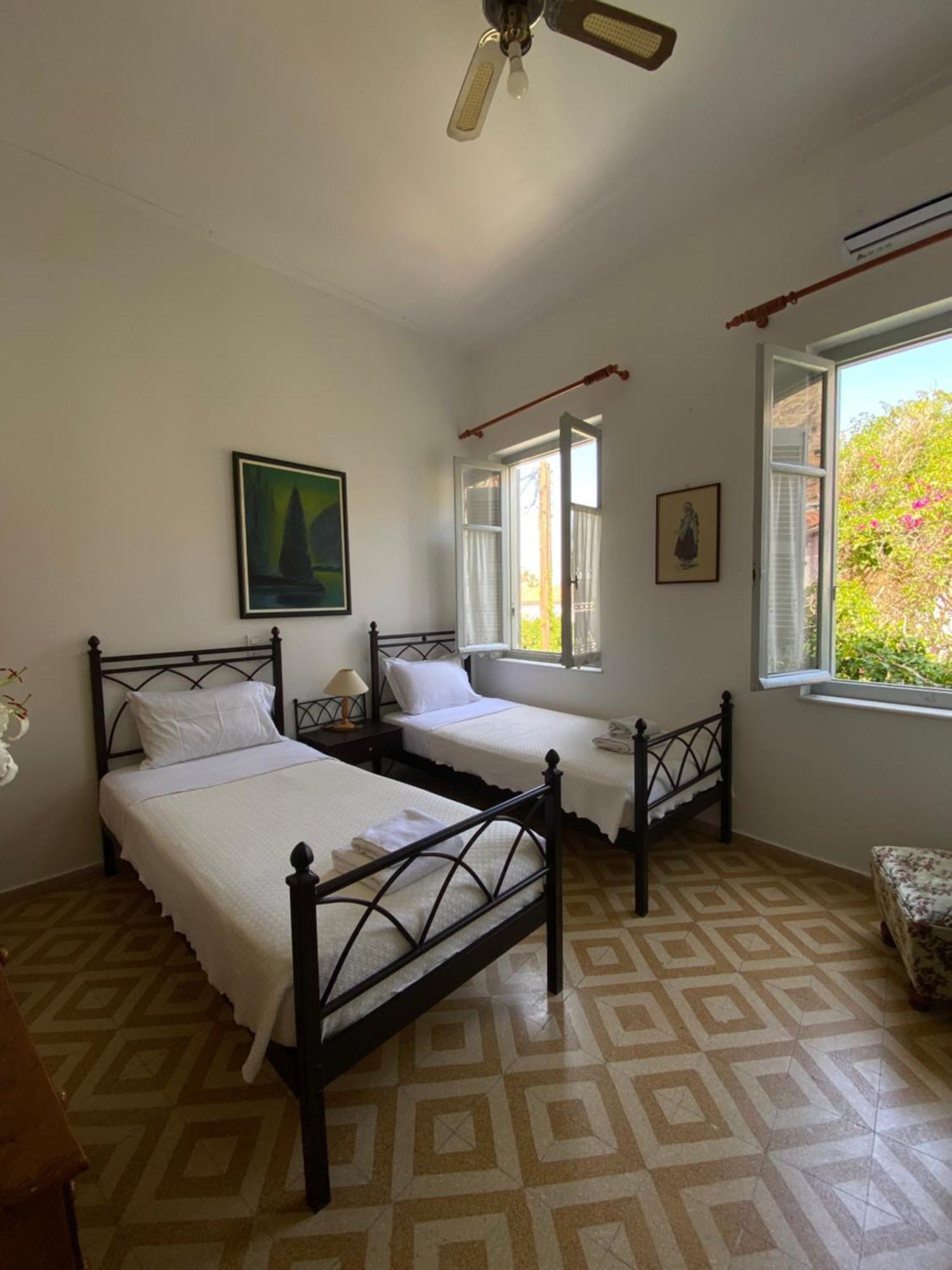 فندق Douskos Uptown Living هيدرا المظهر الخارجي الصورة